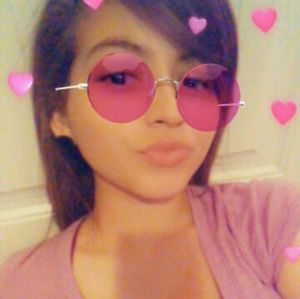 Meet your Posher, Imelda